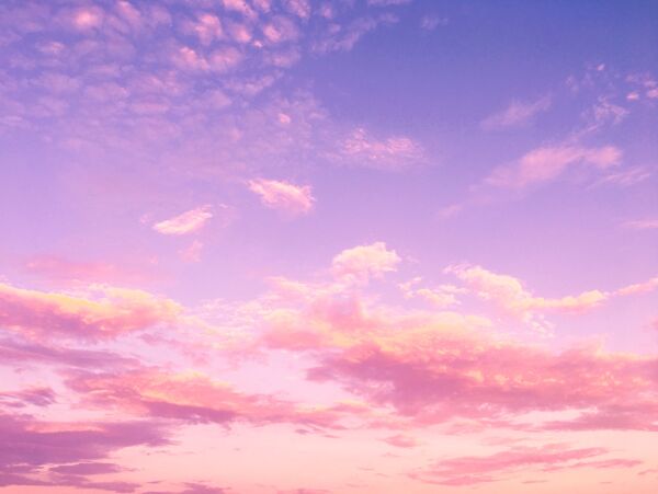 彩色云朵天空图片