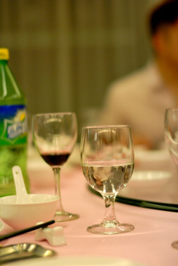 高腳酒杯圖片