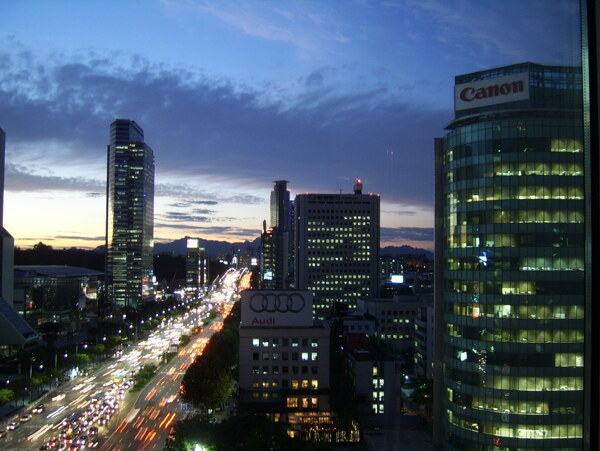 韩国首尔城市街道街景夜景图片