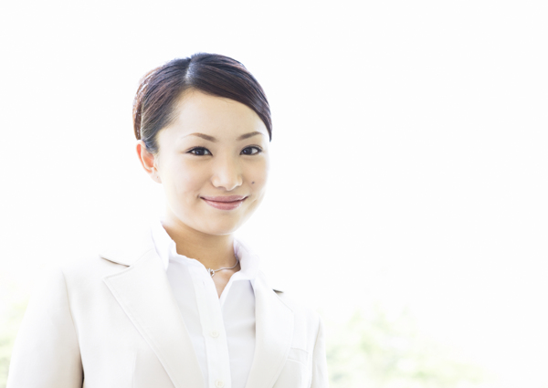 自信笑容的職業(yè)美女圖片