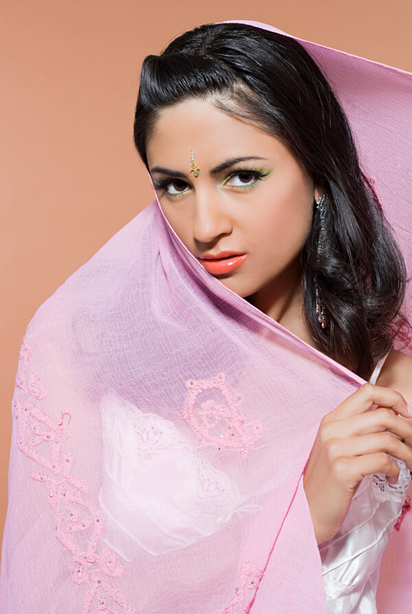 披着纱巾的印度美女图片