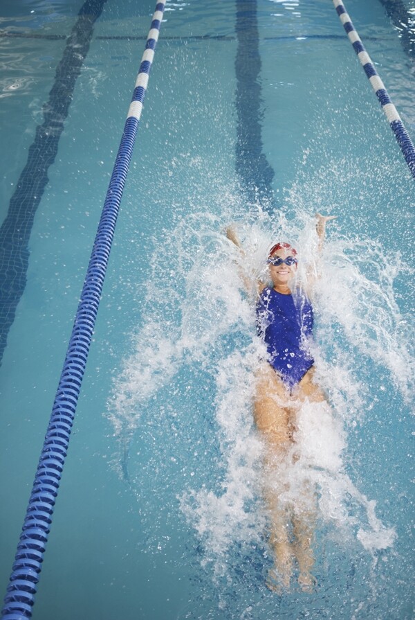 女性游泳运动员高清图片