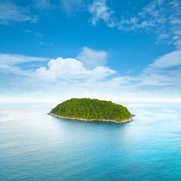 美丽的绿色海岛风景图片