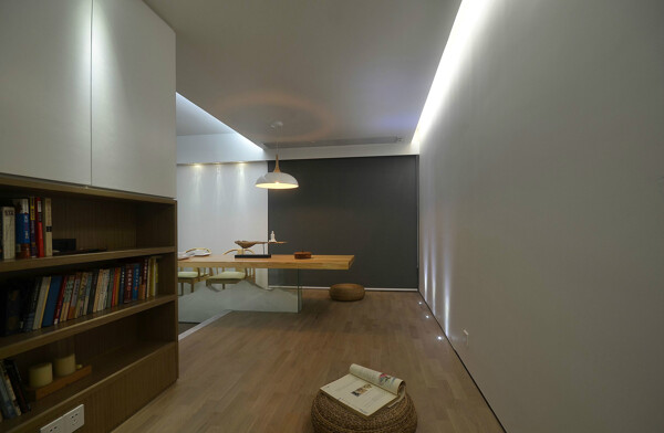 现代文艺客厅木制小书架室内装修效果图