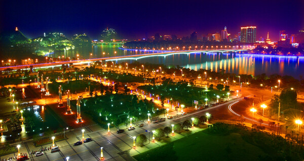 柳州晚上公园全景城市图片