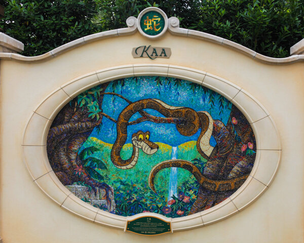 上海迪士尼十二生肖蛇图片