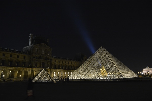 卢浮宫玻璃金字塔