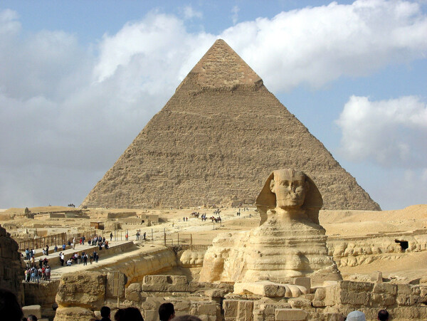 埃及孟菲斯金字塔墓地图片