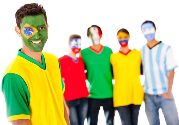 脸上画着世界杯标志的球迷图片