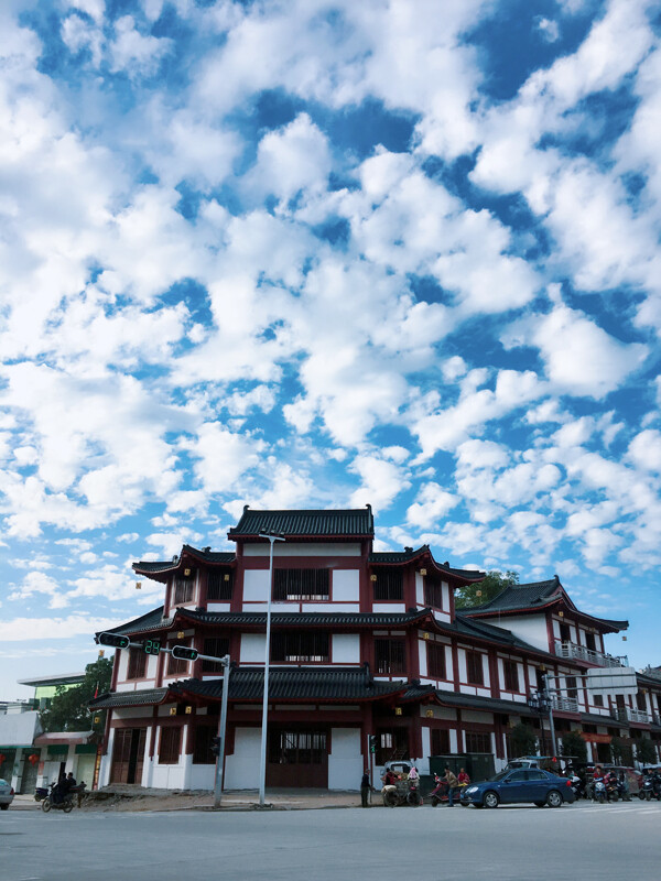 藍(lán)天白云古建筑