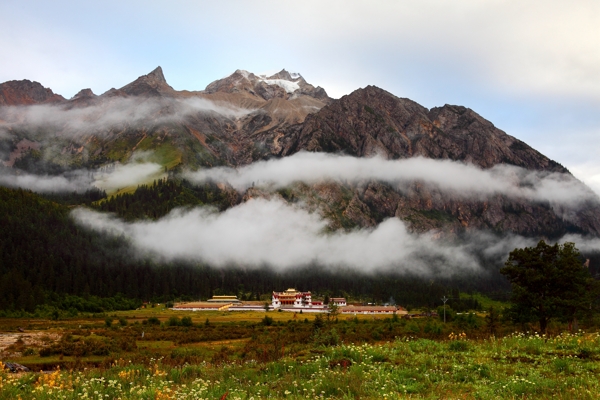 四川格聂神山风景