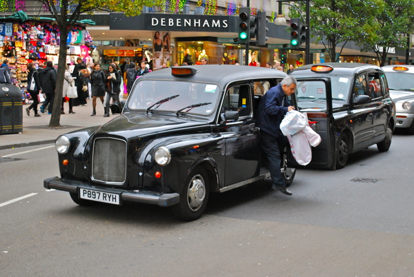 伦敦街头的出租车图片