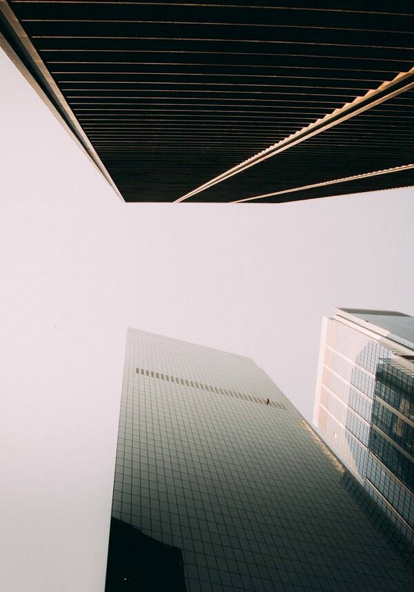 高层建筑的低角度摄影