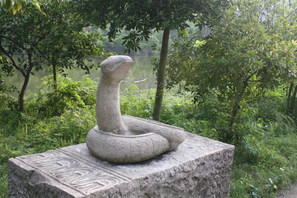 蛇雕刻