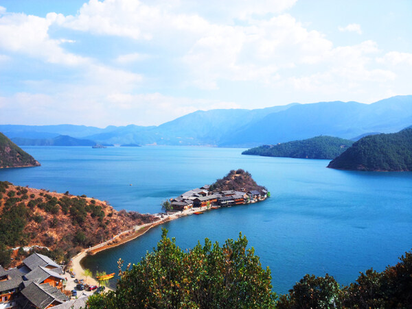 泸沽湖风景小岛图片
