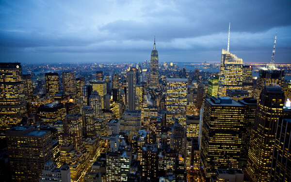 俯瞰曼哈顿岛夜景图片
