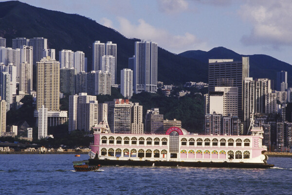 香港海面上的轮船图片