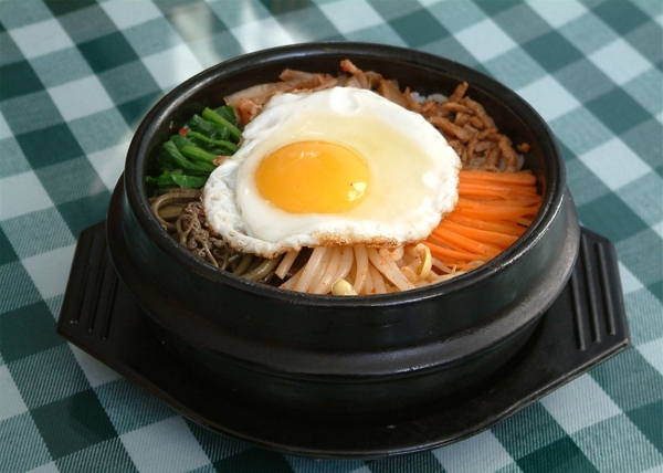 唯美石鍋飯圖片