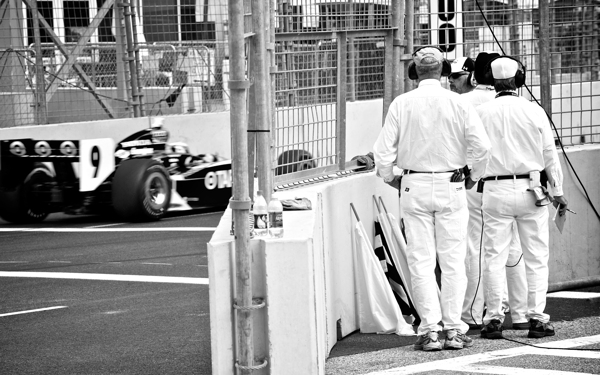 F1赛车场黑白一景