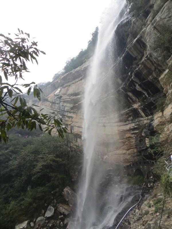 嵩山卢崖瀑布风景图片