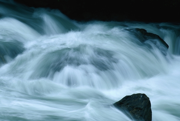 水流風(fēng)景圖