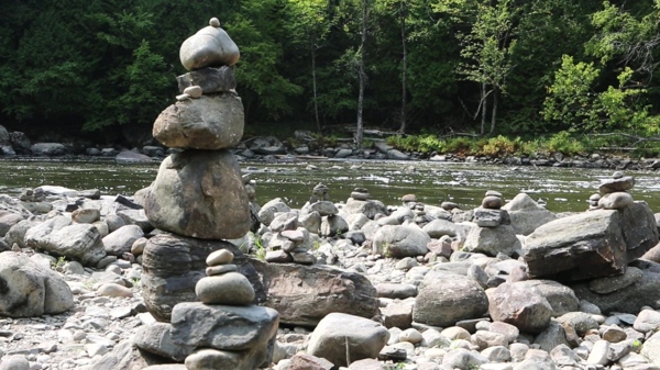 石頭河邊視頻