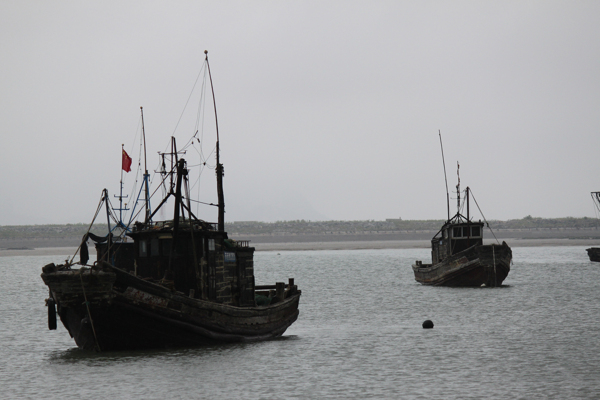 港湾渔船图片