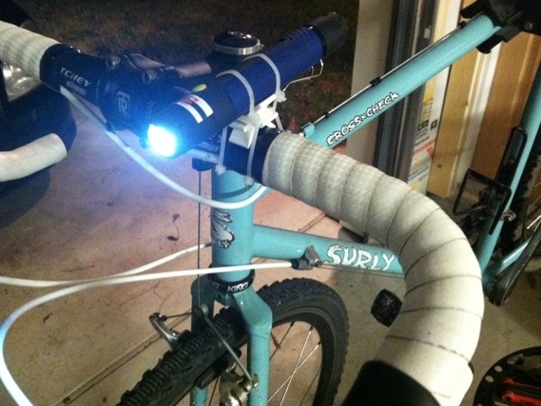 通用的自行车灯安装