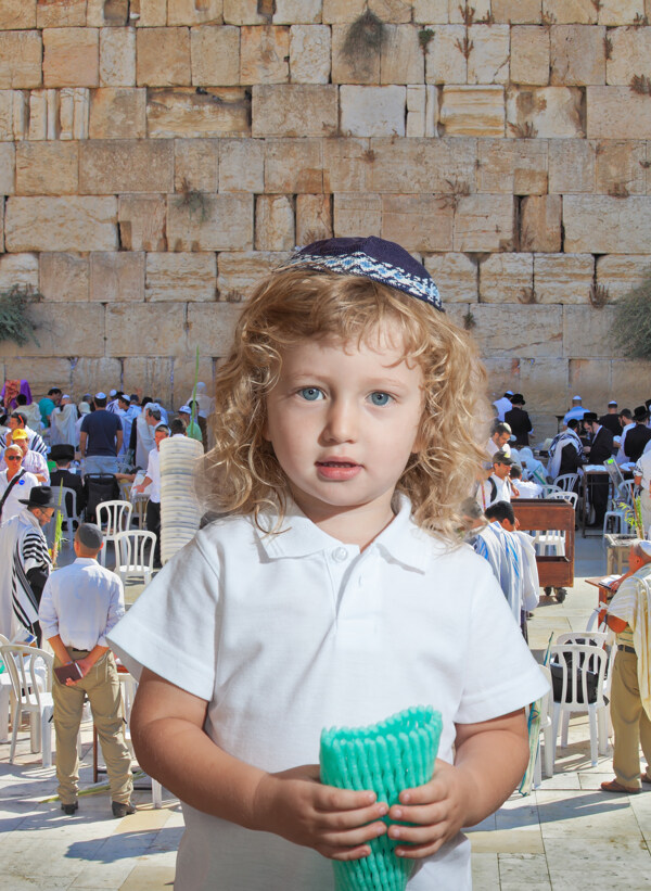 哭墙前的以色列男孩图片