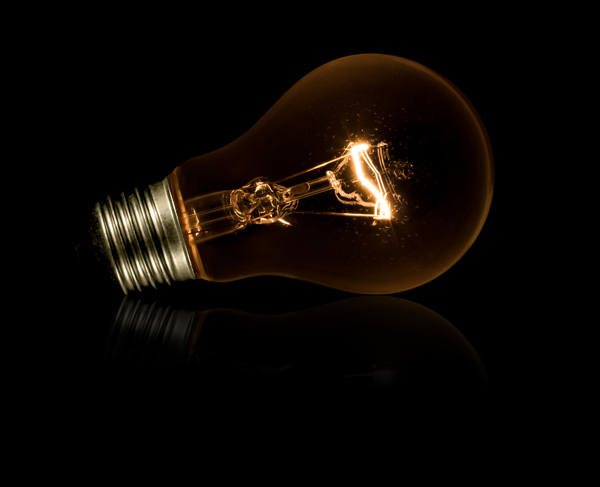 燈絲發(fā)光的電燈圖片