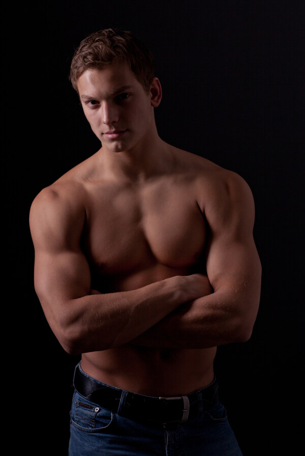 强壮的健身肌肉男图片