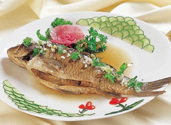 紅湖燉魚(yú)