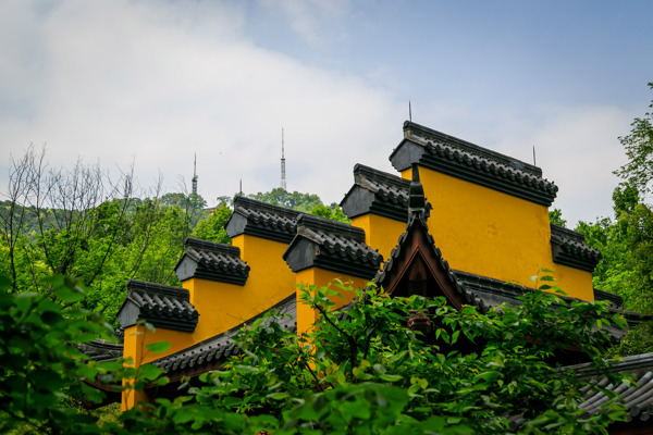 杭州山中的灵隐寺