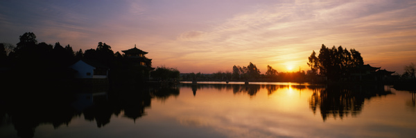 湖泊日落风景图片