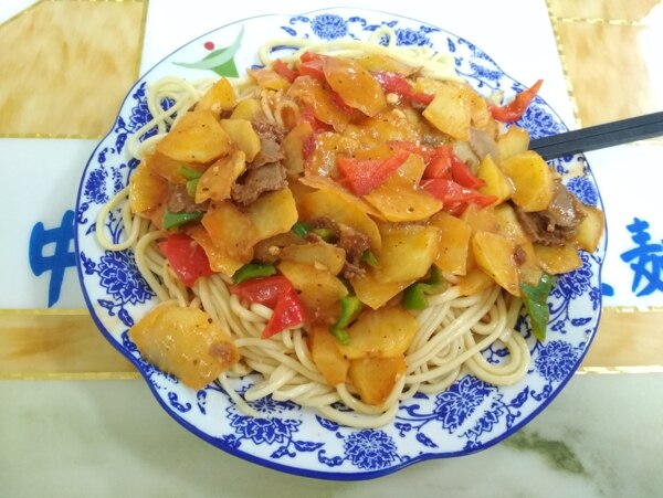 土豆牛肉蓋澆面