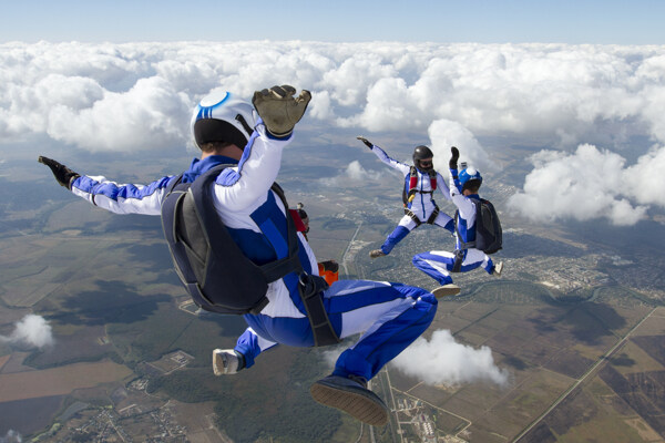 跳伞表演运动员图片