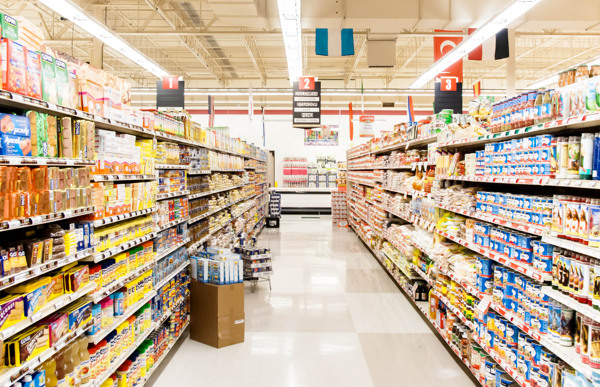 超市食品区货架图片