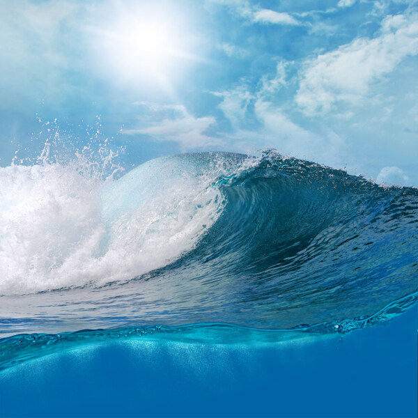 翻滚的巨浪海浪图片