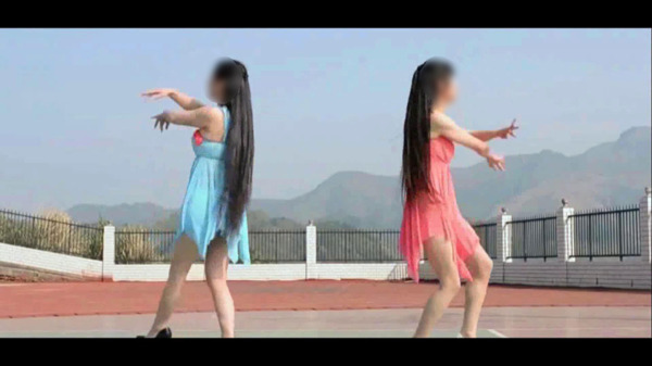 广场孩跳舞人物视频素材
