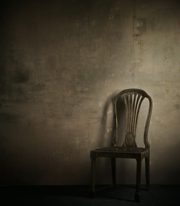 孤独椅子图片