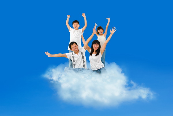云朵上招手的家庭图片