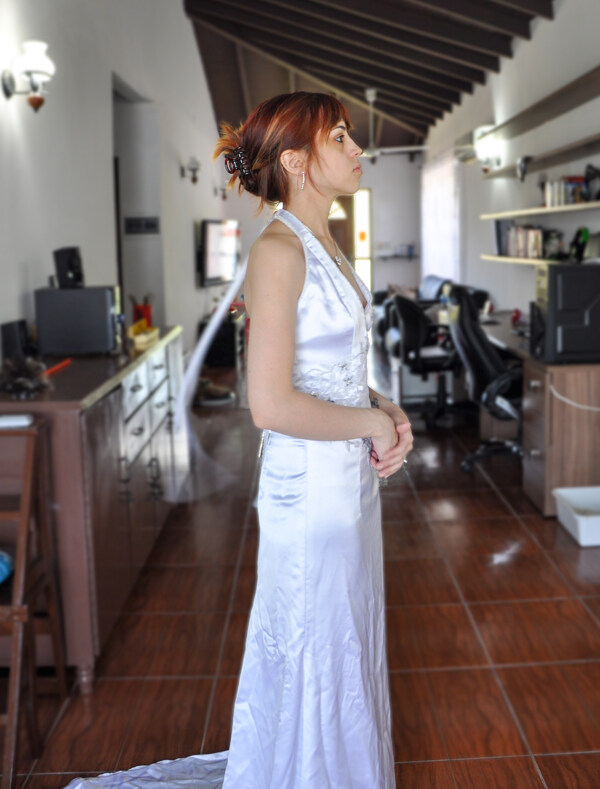 白色的连衣裙2015