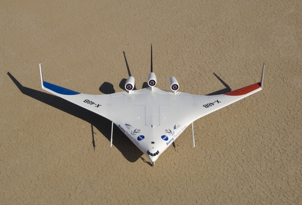 美国X48B省油型飞机图片