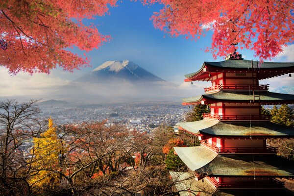 秋天富士山与塔美景图片