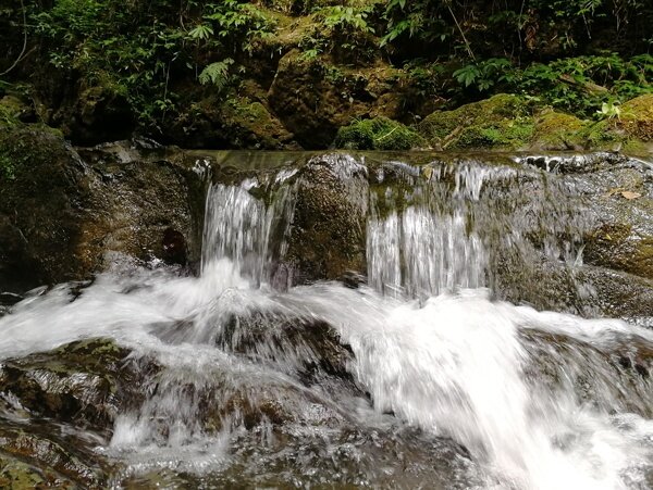 万盛黑山谷溪流淙淙