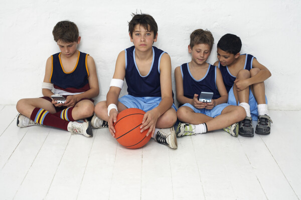 外国儿童篮球运动员图片