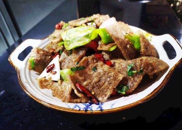 中国传统美食炸皮渣