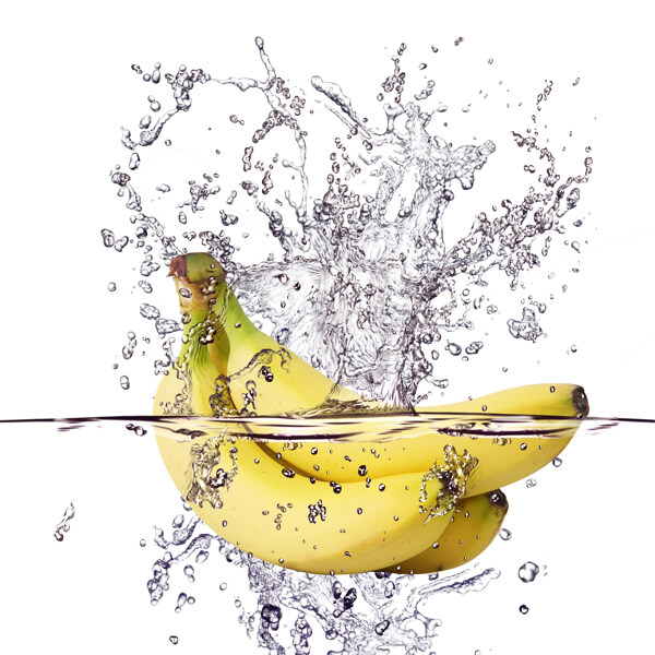香蕉和飞溅的水花