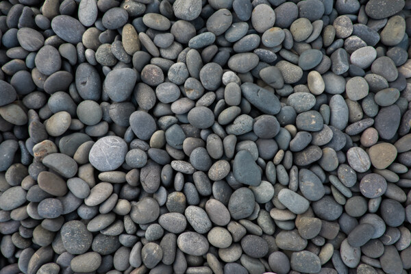 灰色和白色的石头
