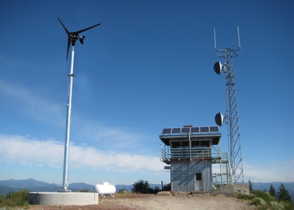 风力发电机基站图片